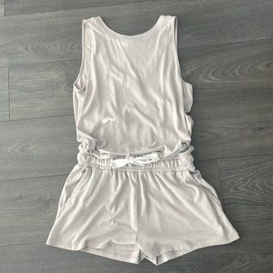 2/$30 wilfred Aritzia grey romper with pockets
